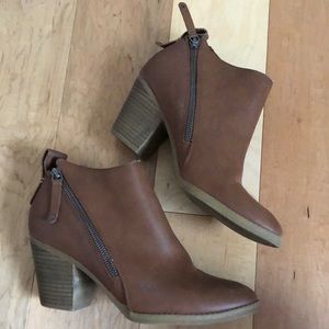 DV Booties size 8.5